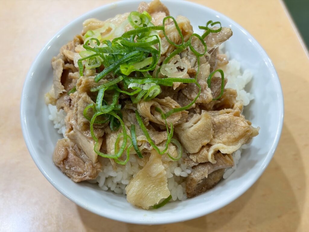 札幌タンメンベジ達葛西店の豚バラ盛り飯（並）