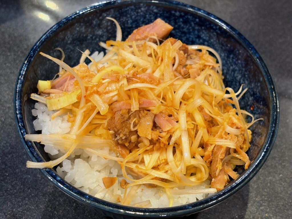 横浜家系ラーメンだるま家のネギチャーシュー丼