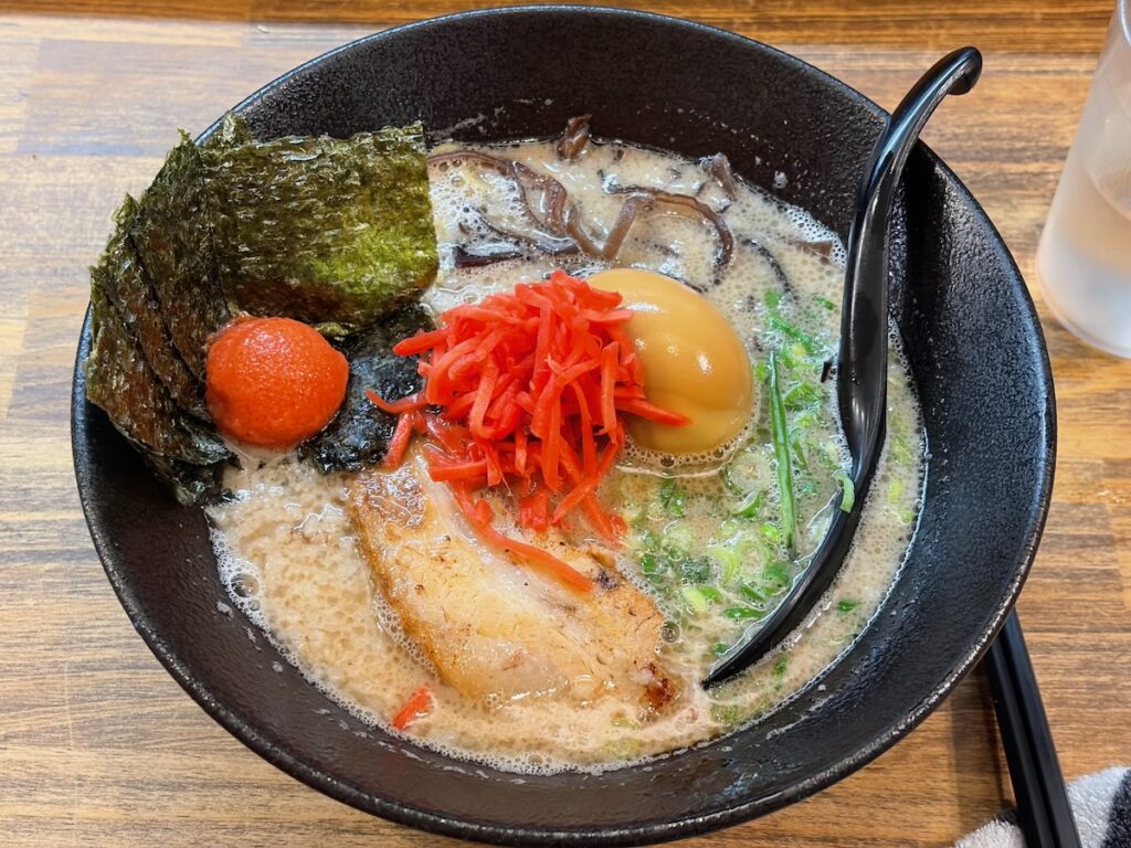 九州らあめんどんきさろく行徳店の九州全部入りらあめん