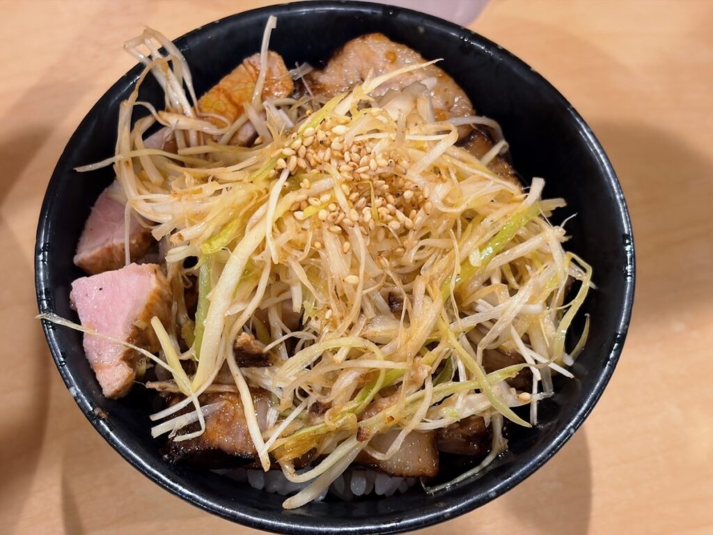 やばいラーメンショップぜんこう本店の焼豚と煮豚のWチャーシュー丼