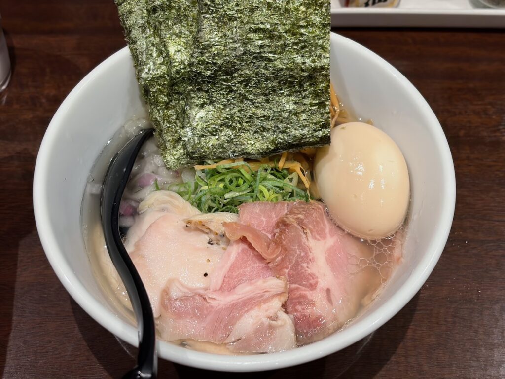 貝だしらぁ麺と鶏白湯らぁ麺ふじをの特製貝だしらぁ麺(塩)