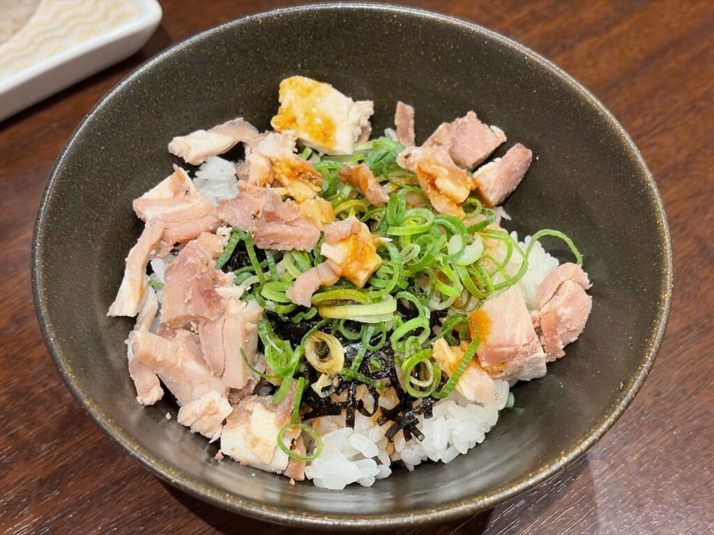 貝だしらぁ麺と鶏白湯らぁ麺ふじをのチャーシューご飯