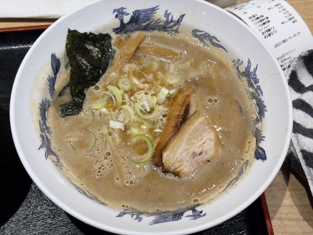 豚骨一燈アリオ葛西店の濃厚魚介ラーメン