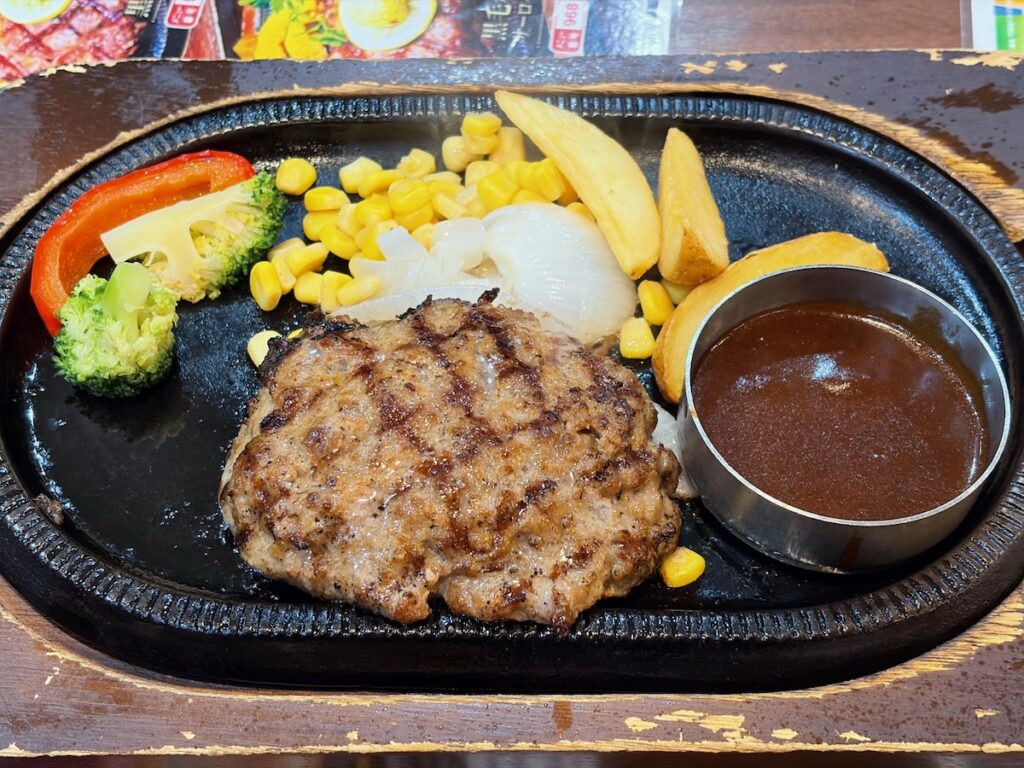 スエヒロ館南行徳店の国産牛スエヒロハンバーグ(230g)