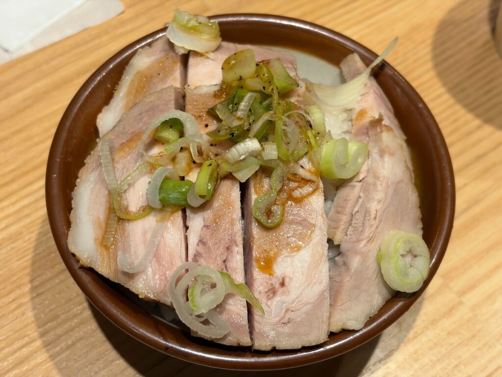 舎鈴シャポー本八幡店のチャーシュー丼