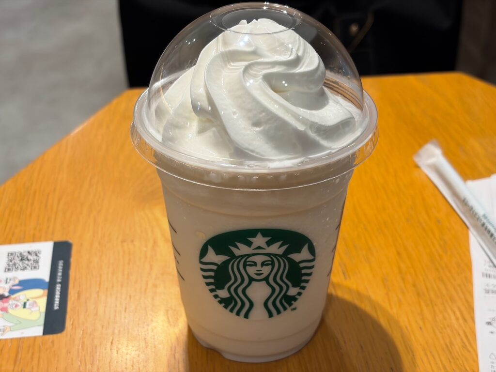 スターバックスコーヒーニッケコルトンプラザツムグテラス店のバニラクリームフラペチーノ