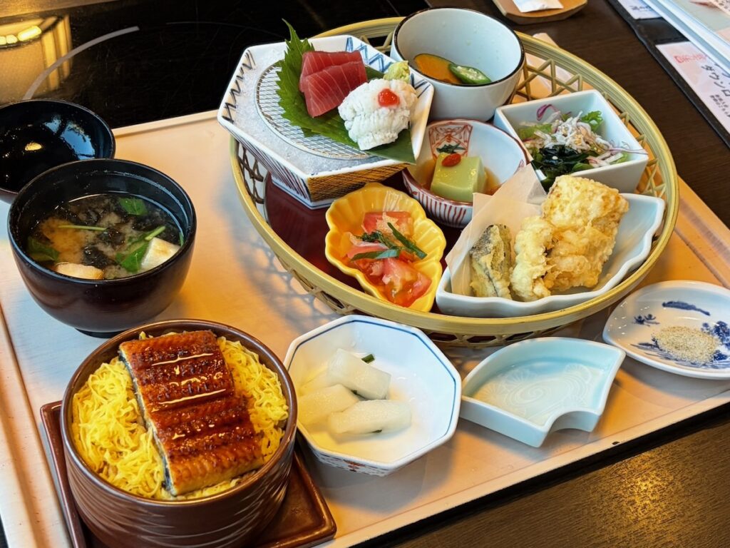 和食しゃぶしゃぶかごの屋一之江店のかごの屋御膳（鰻せいろご飯）