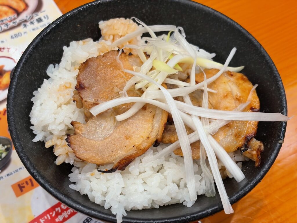 麺屋田所商店船堀店の特製チャーシュー丼(中)