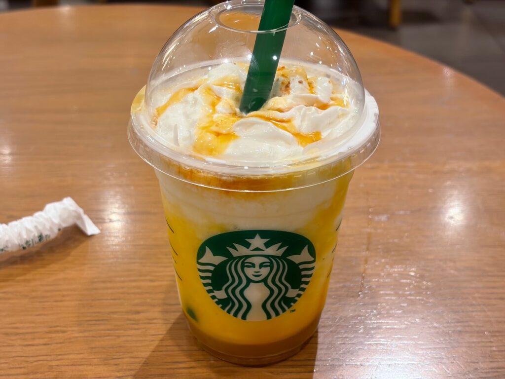 スターバックスコーヒー東京スカイツリータウン・ソラマチ東6階店のとろり蜜芋紅はるかフラペチーノ