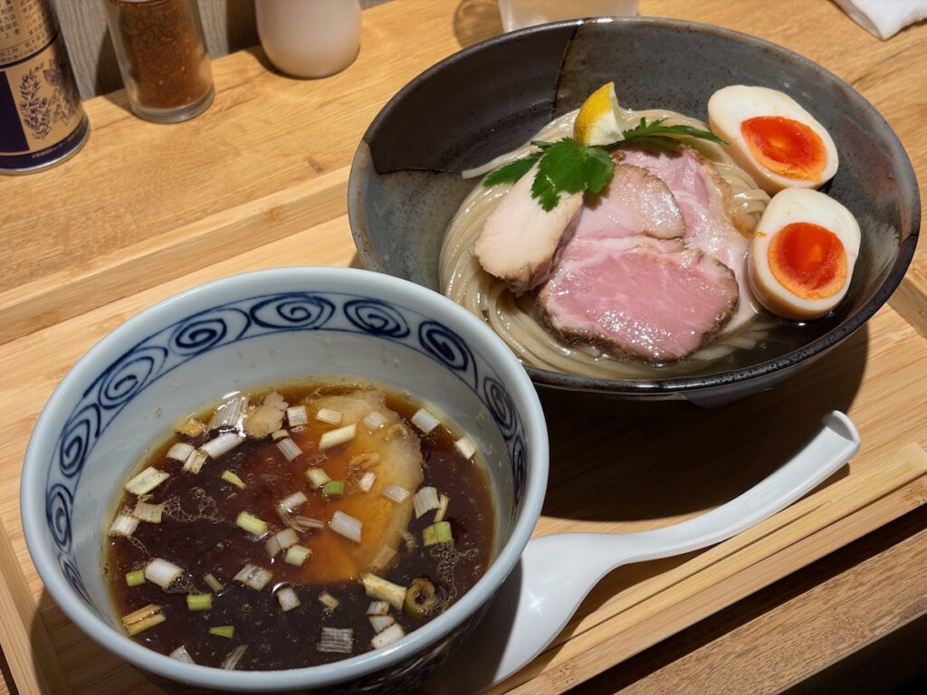 MenZoの特製昆布水醤油つけ麺