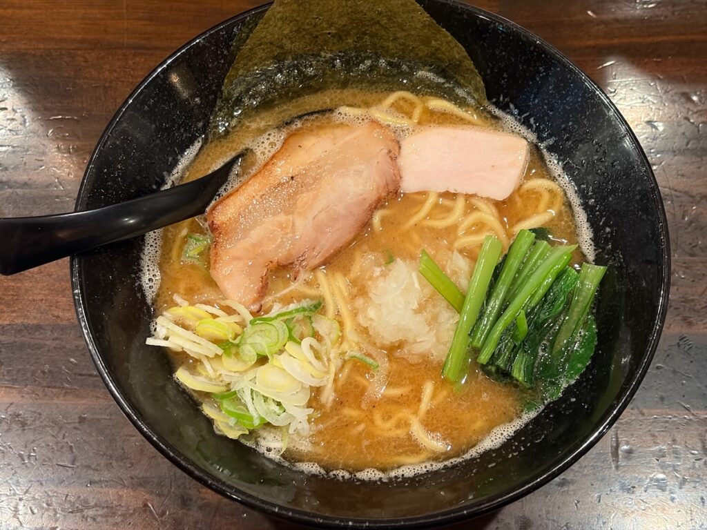 六代目らーめん処まるは極西船橋店の鶏白湯らーめん