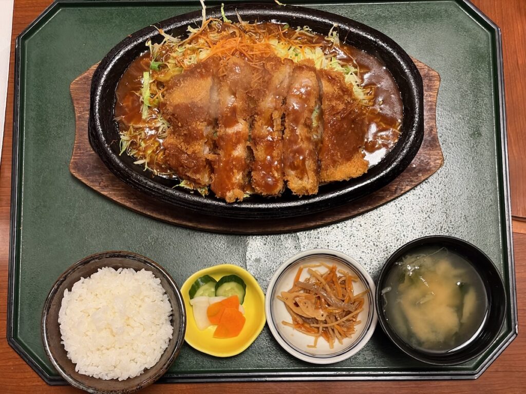 しゃぶテキ亭の味噌カツ鉄板定食（ロース）
