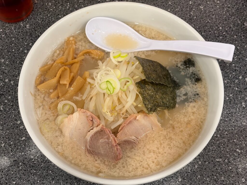 ハッスルラーメンホンマ篠崎店のハッスル塩ラーメン